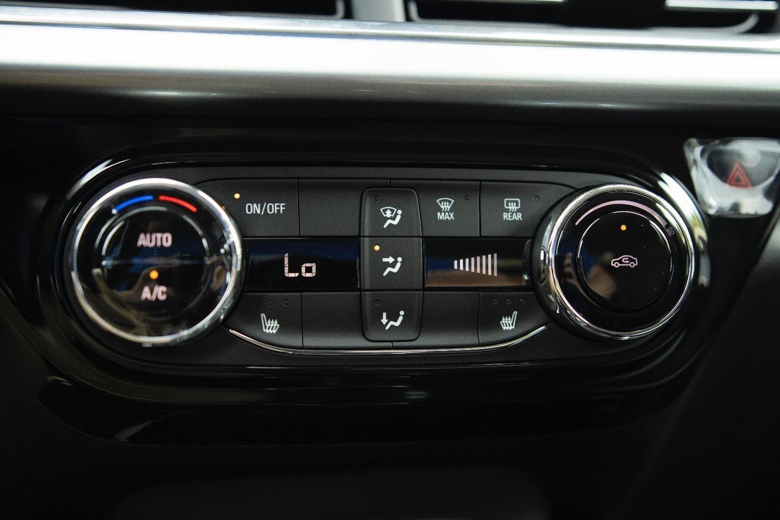2025 Chevrolet Trax LT photo 14