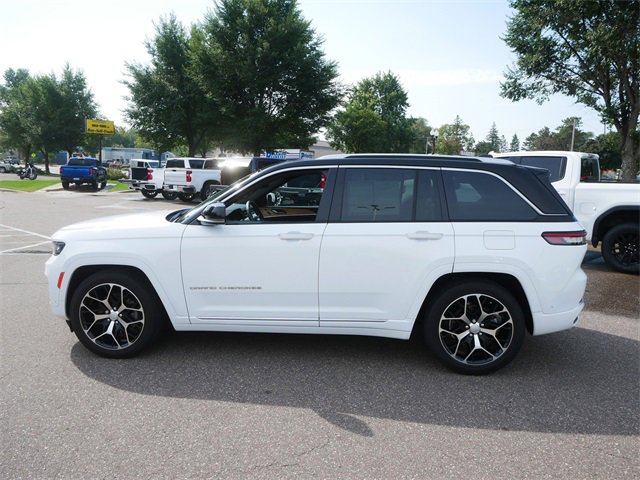 2022 Jeep Grand Cherokee Summit photo 2