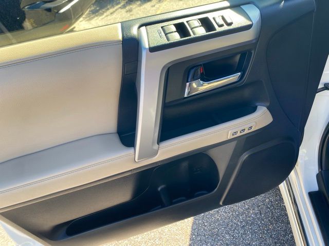 2022 Toyota 4Runner Limited photo 9