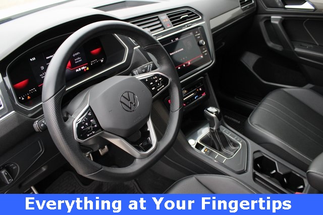 2023 Volkswagen Tiguan SE R-Line Black photo 2