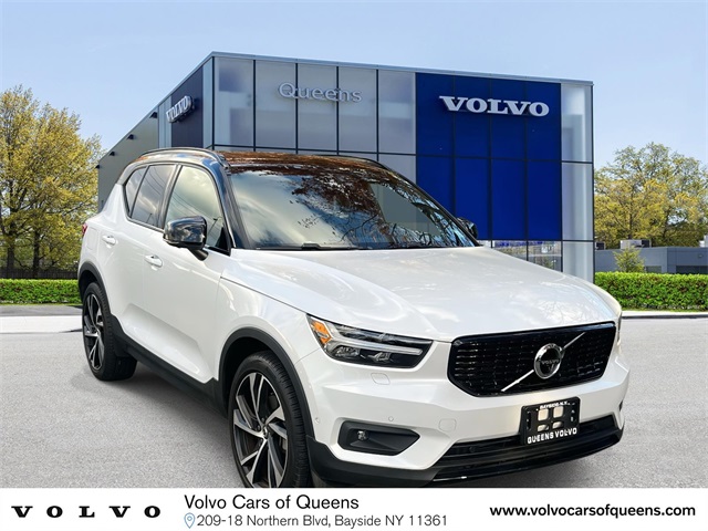 2022 Volvo XC40 R-Design's photo