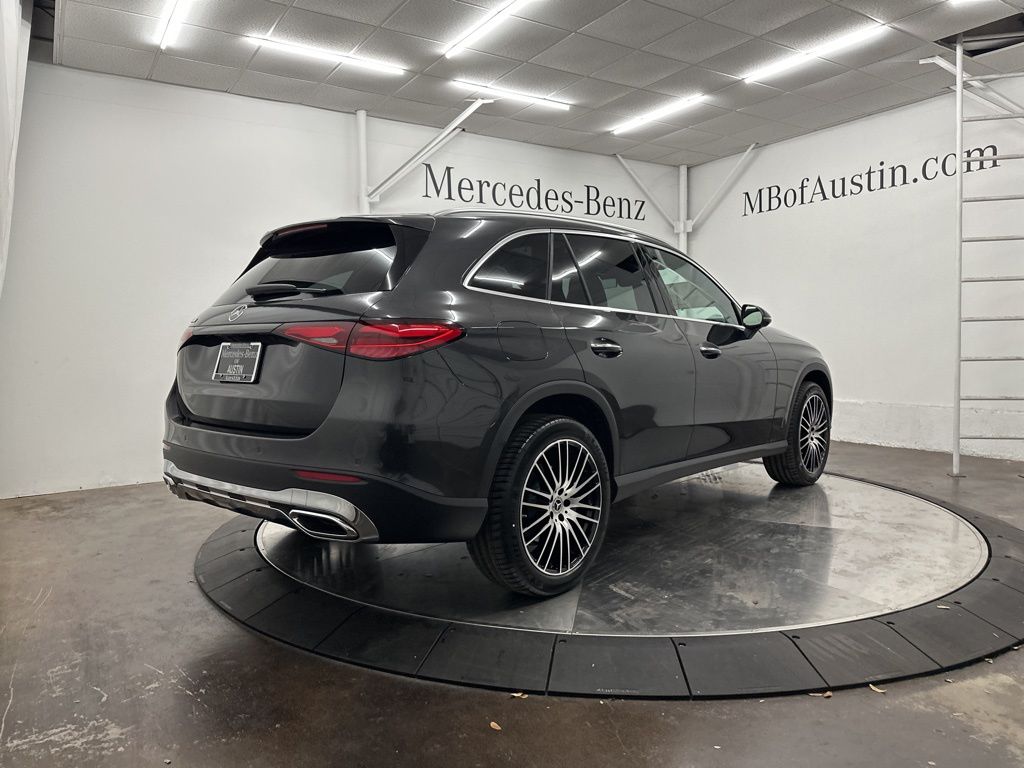 2025 Mercedes Benz GLC 300 photo 4
