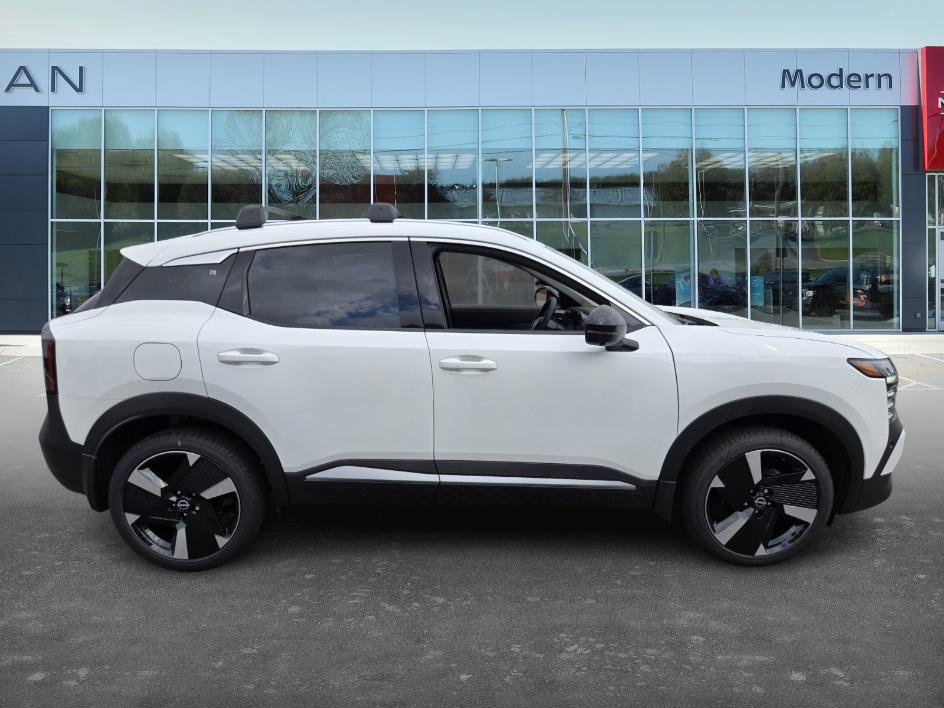 2026 Nissan Kicks SR photo 2