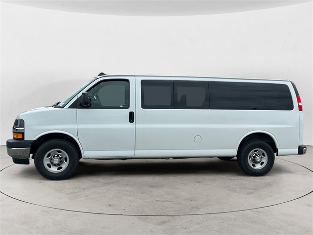 2017 Chevrolet Express 3500 LT photo 2