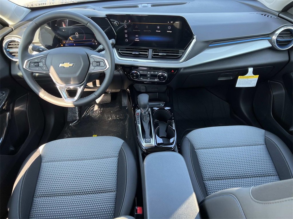 2025 Chevrolet Trax LT photo 3