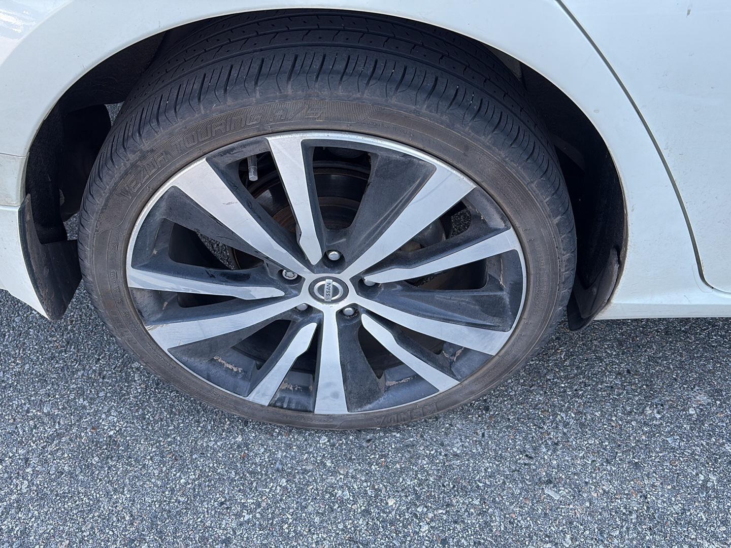 2020 Nissan Altima 2.5 SR photo 3