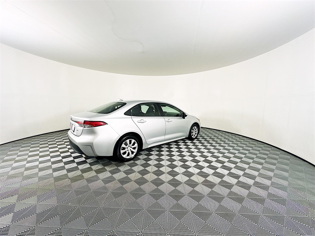 2023 Toyota Corolla LE photo 11