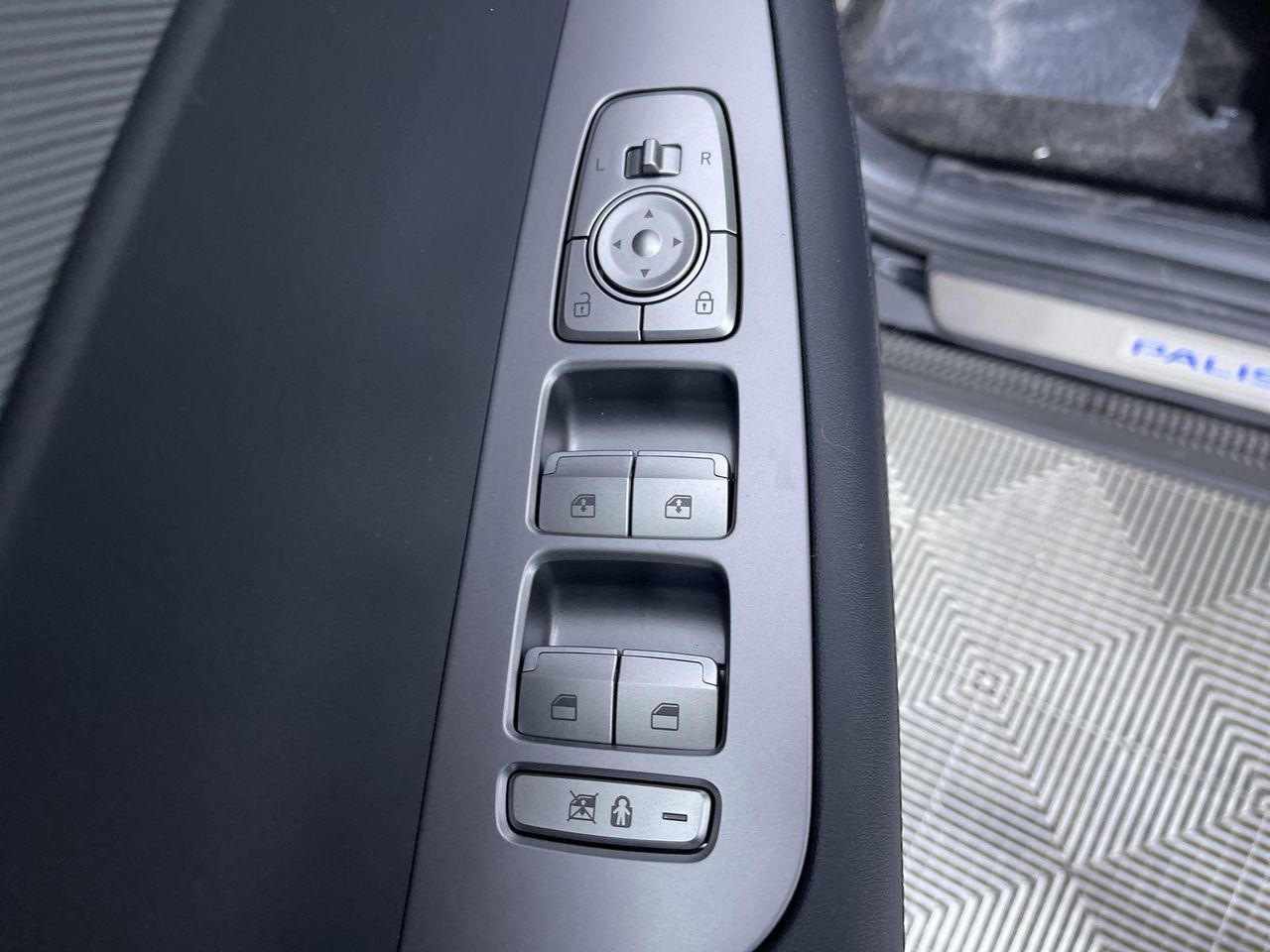 2025 Hyundai Palisade SEL photo 25