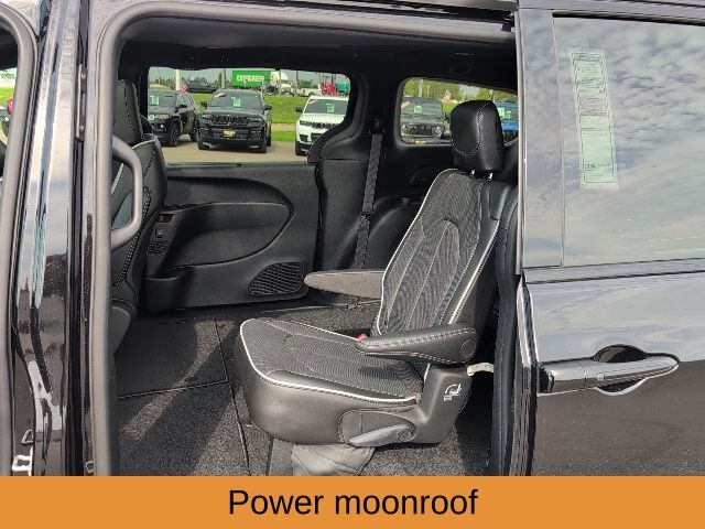 2026 Chrysler Pacifica Limited photo 4