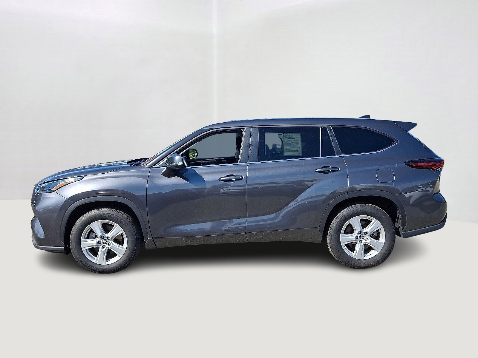 2024 Toyota Highlander LE photo 8