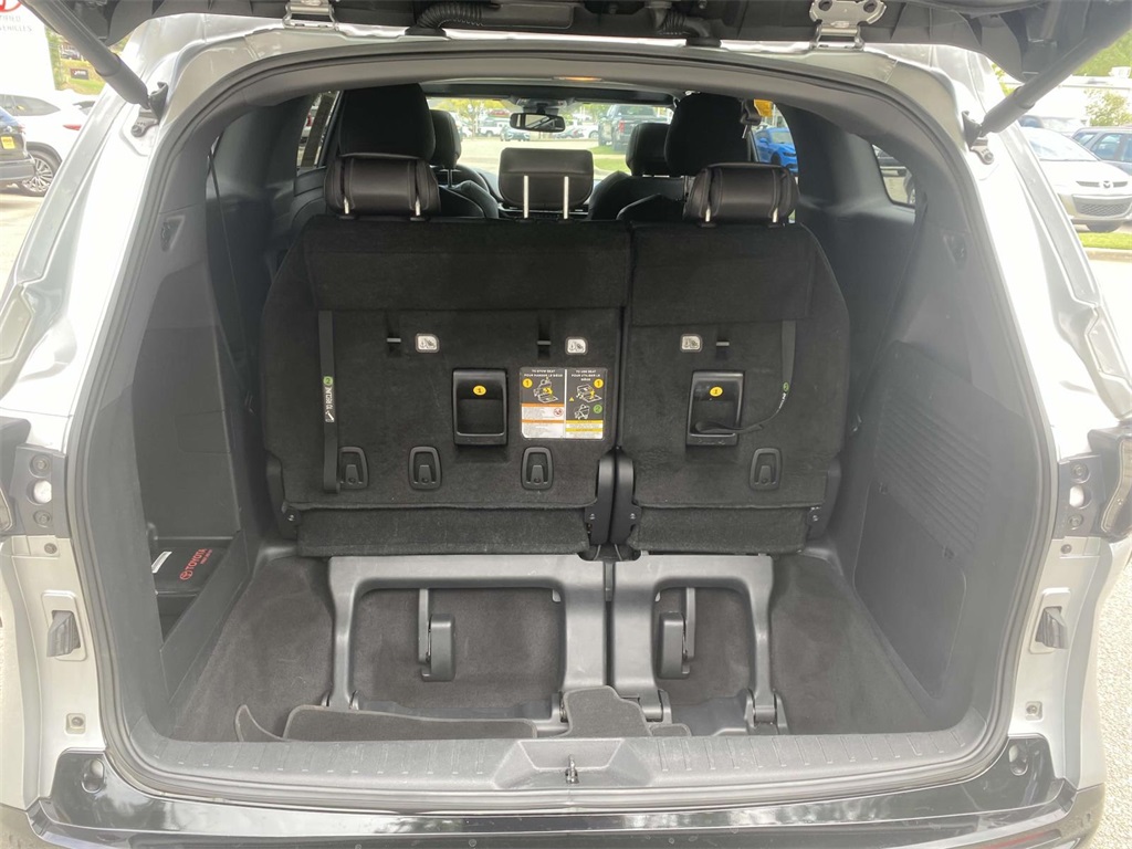 2023 Toyota Sienna XSE photo 8