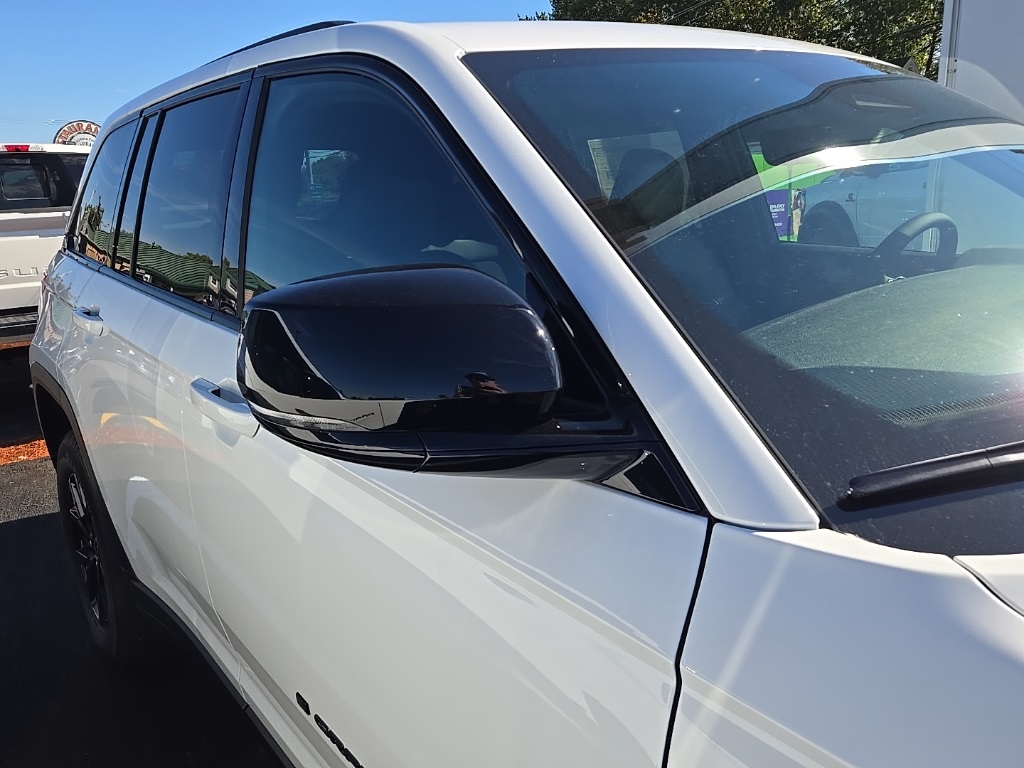 2025 Jeep Grand Cherokee Altitude photo 4