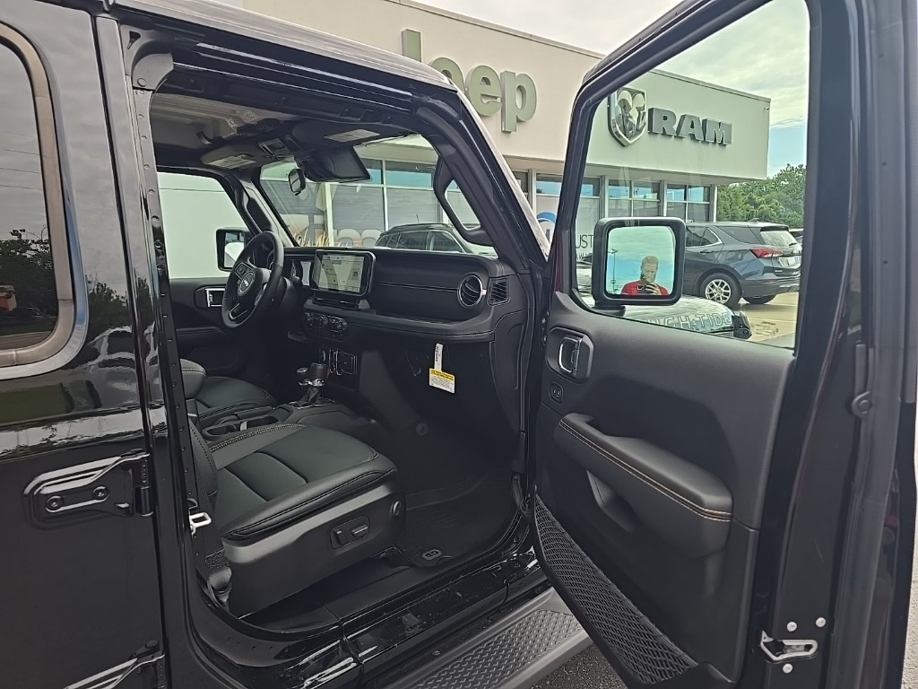 2025 Jeep Gladiator Sport photo 17