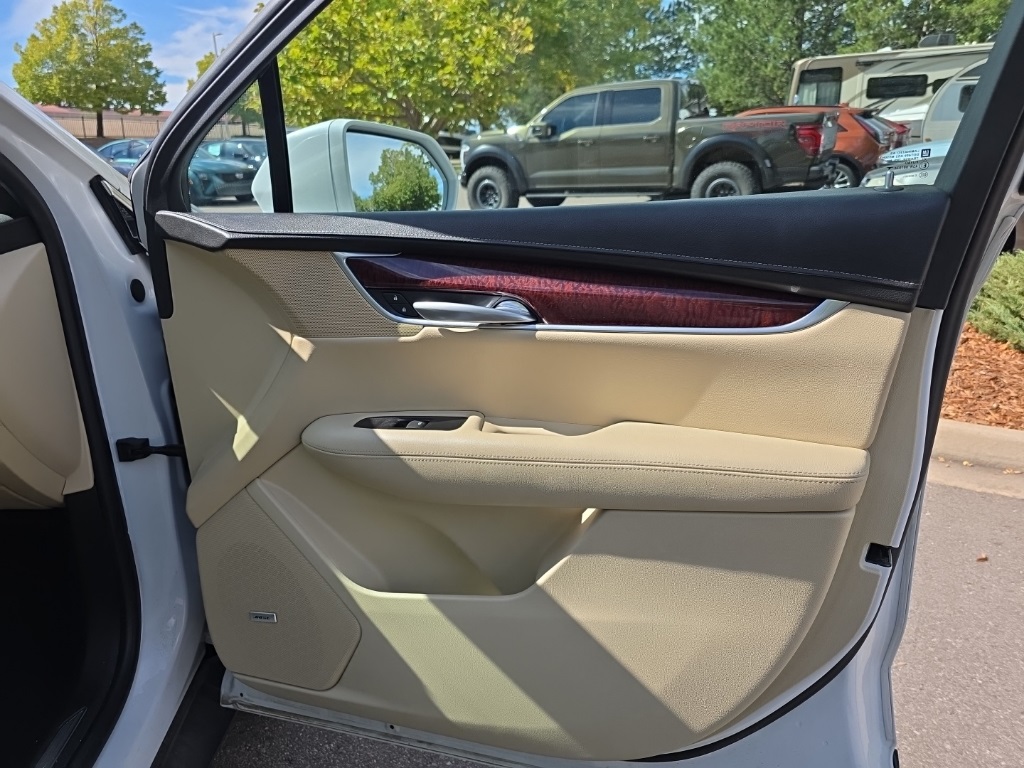 2017 Cadillac XT5 Luxury photo 19