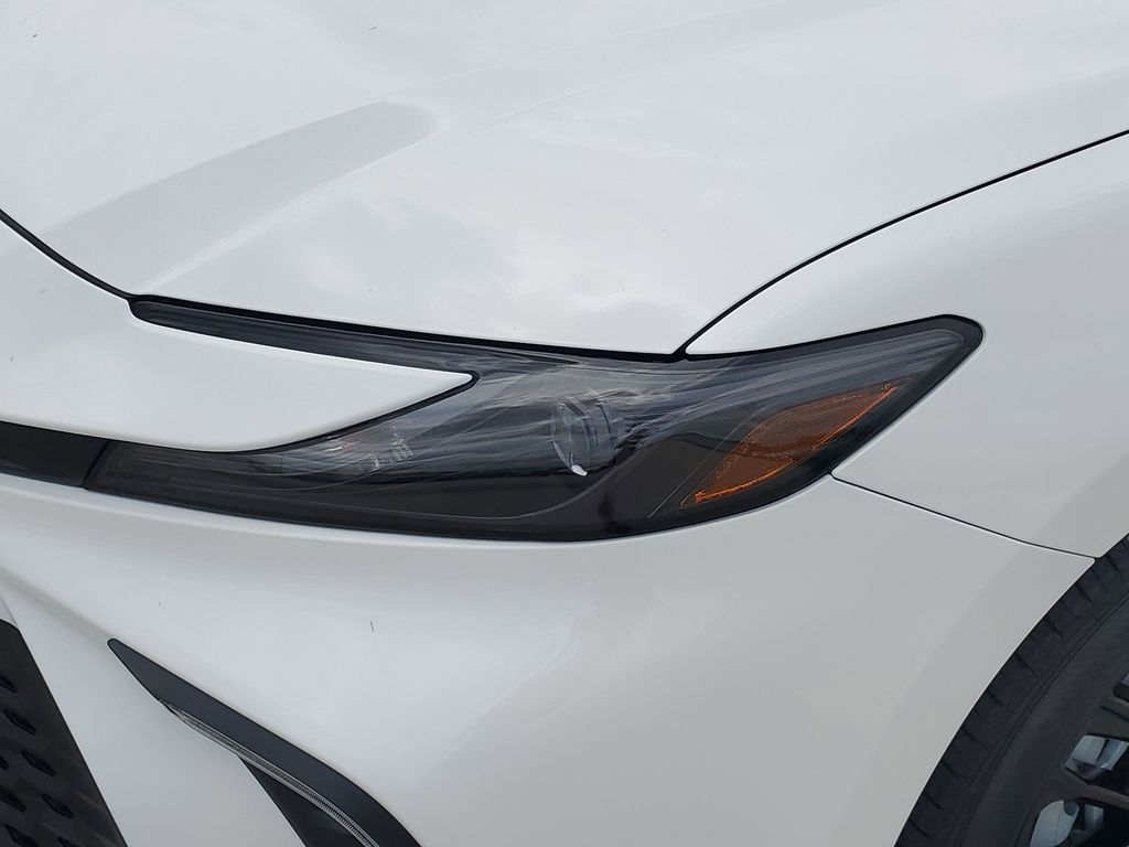 2025 Toyota Camry SE photo 9