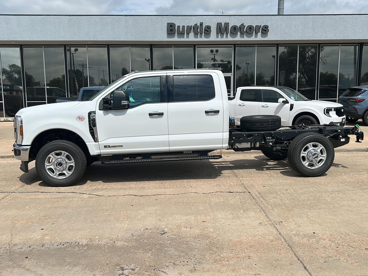 2026 Ford F-350 Super Duty Chassis Cab XLT's photo