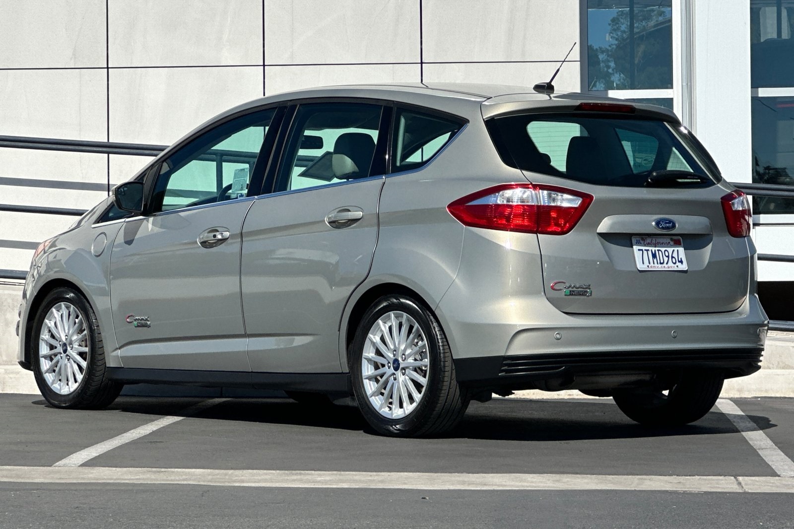 2016 Ford C-Max Energi SEL photo 4