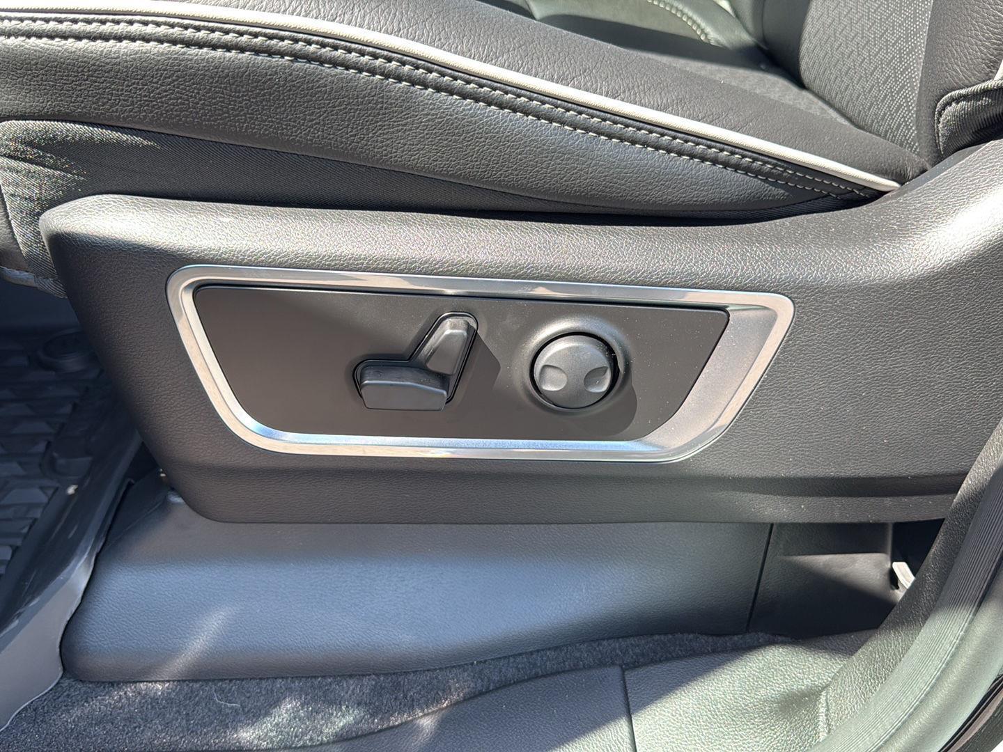 2025 Ram 1500 Laramie photo 8