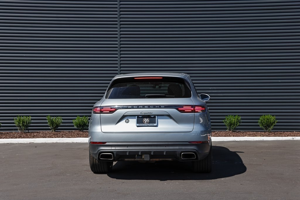 2022 Porsche Cayenne Base photo 6