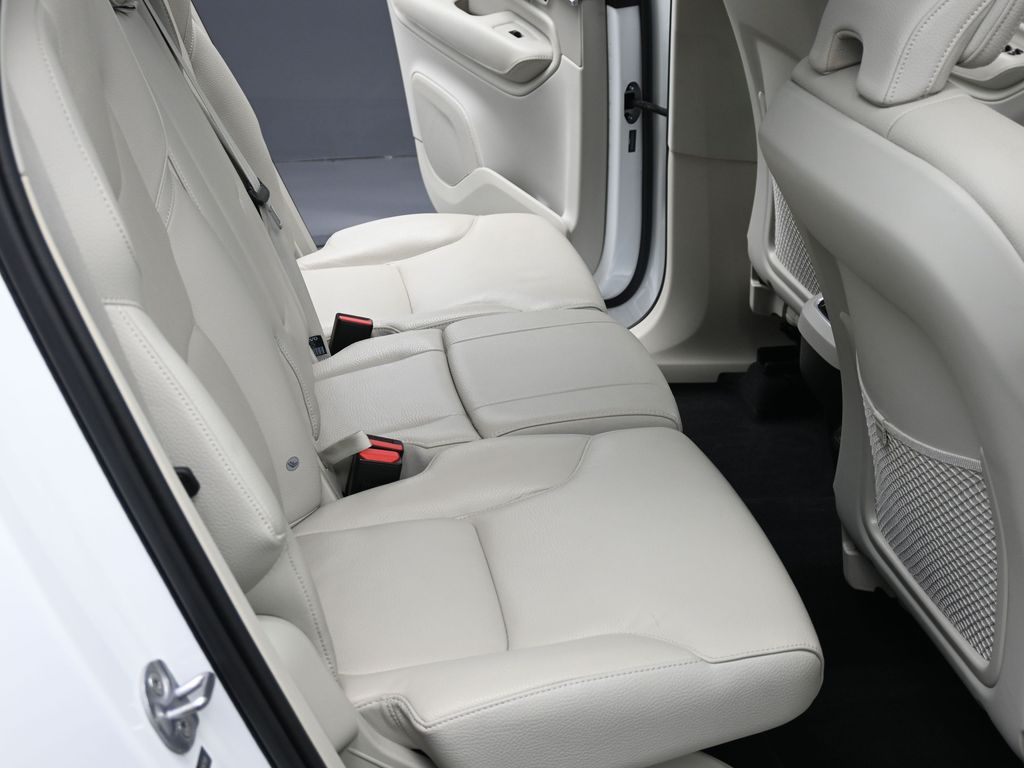 2024 Volvo XC90 Plus photo 15