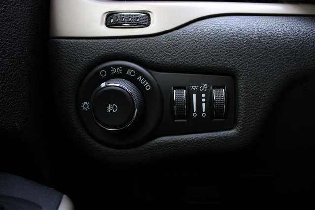 2017 Jeep Cherokee Limited photo 12