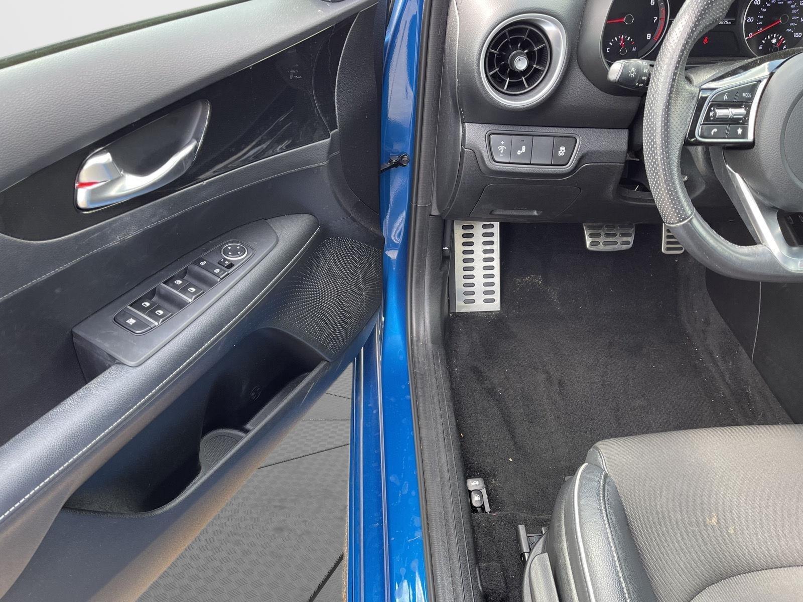2022 Kia Forte GT-Line photo 2