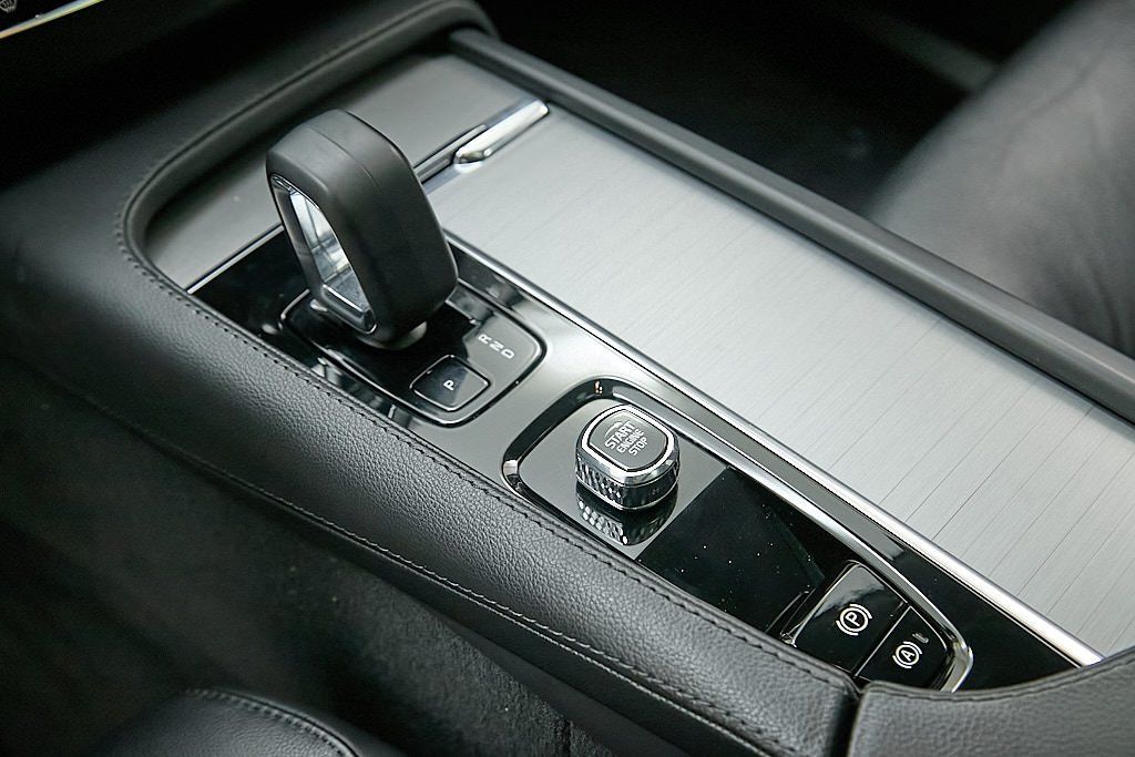 2023 VOLVO XC90 - Image 16