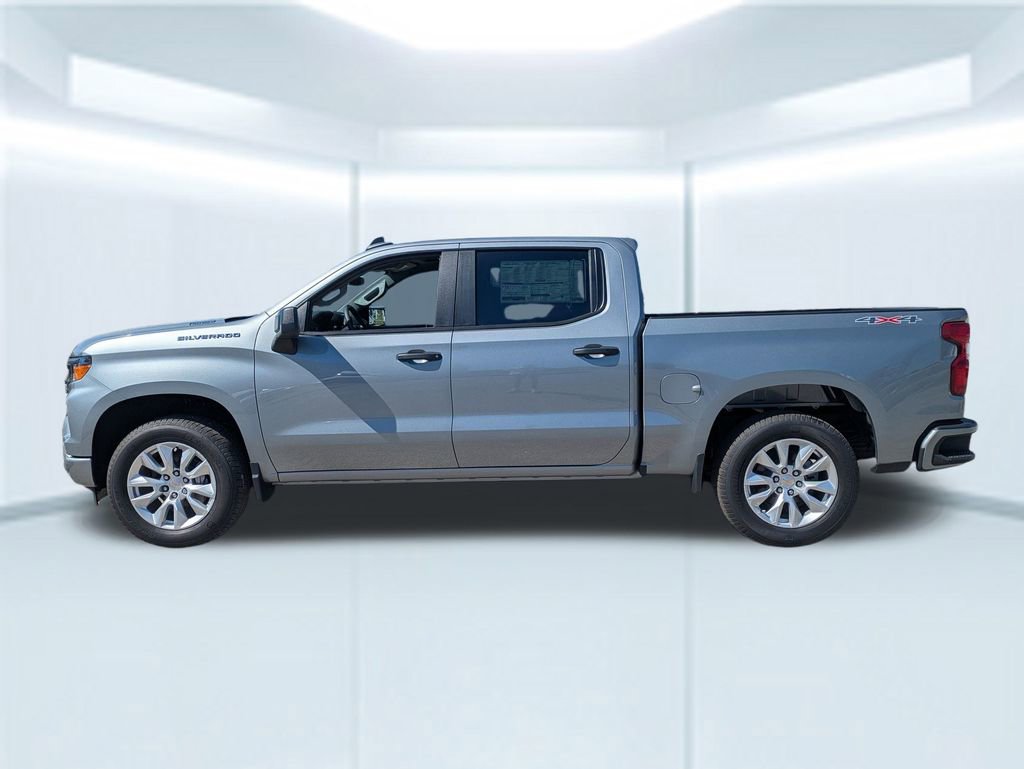 2025 Chevrolet Silverado 1500 Custom photo 2