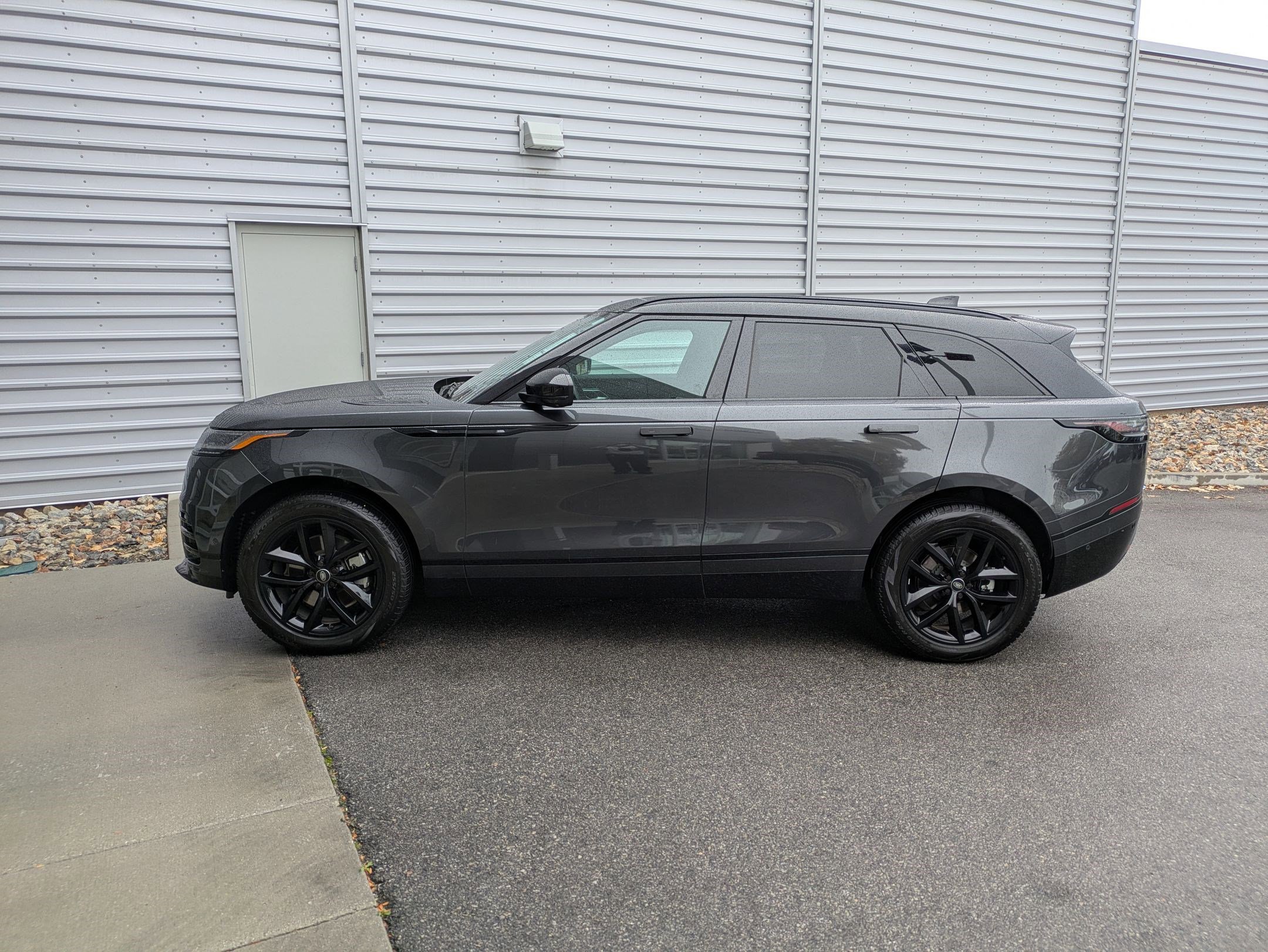 2024 Land Rover Range Rover Velar SE photo 2