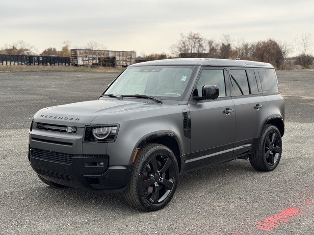 2026 Land Rover Defender X-Dynamic SE's photo