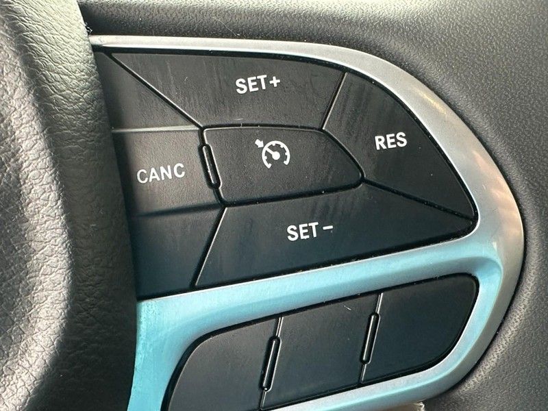 2022 Chrysler Voyager LX photo 17
