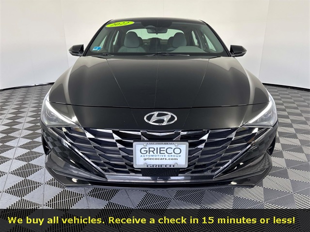 2022 Hyundai Elantra SEL photo 2
