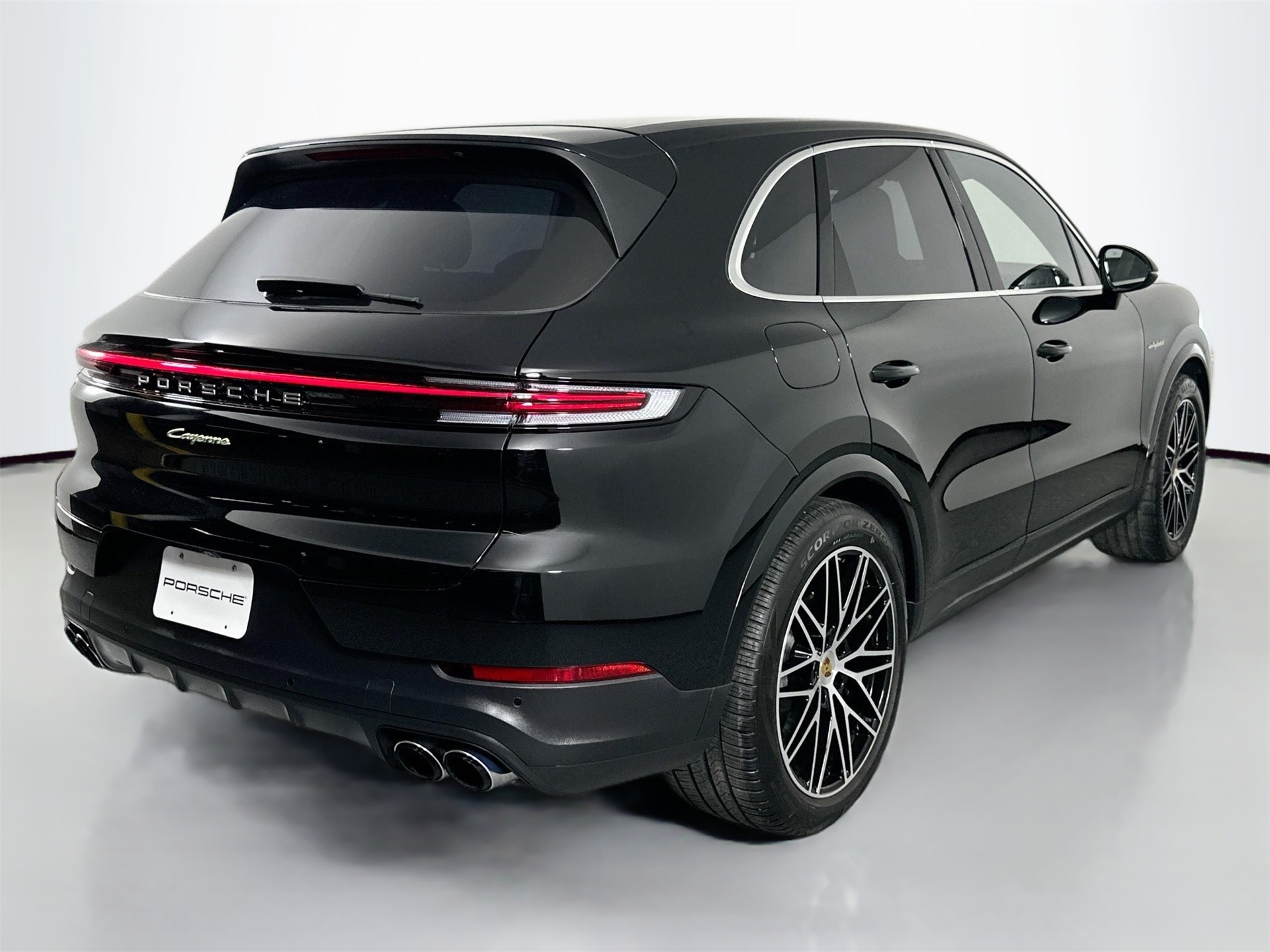 2024 Porsche Cayenne E-Hybrid Base photo 3