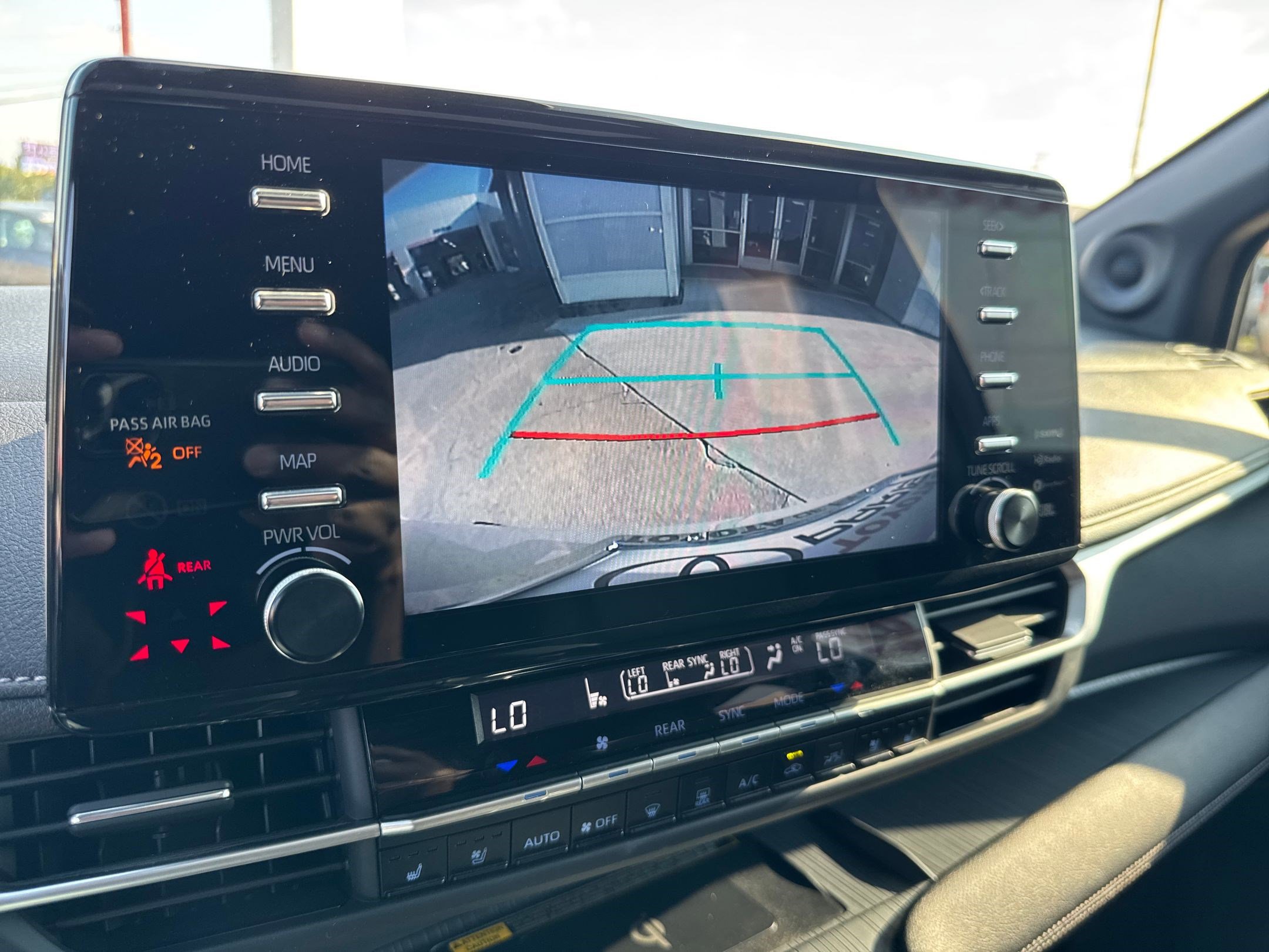 2023 Toyota Sienna XSE photo 23