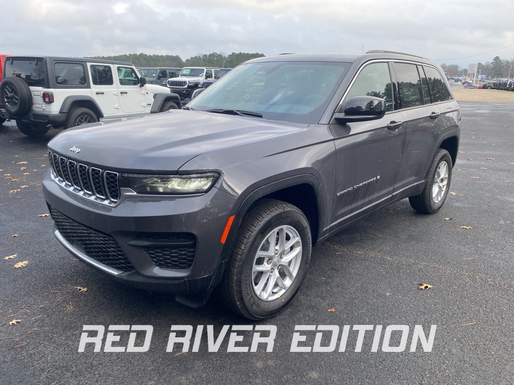2025 Jeep Grand Cherokee Laredo's photo