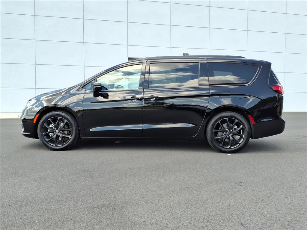 2026 Chrysler Pacifica Limited photo 17