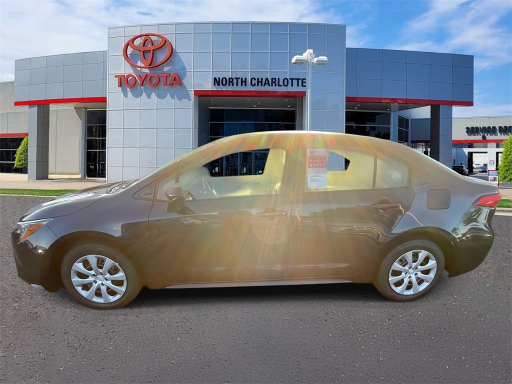 2025 Toyota Corolla LE photo 4
