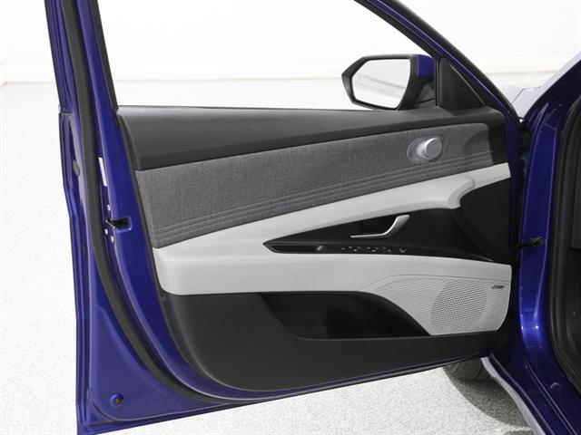 2023 Hyundai Elantra Limited photo 4