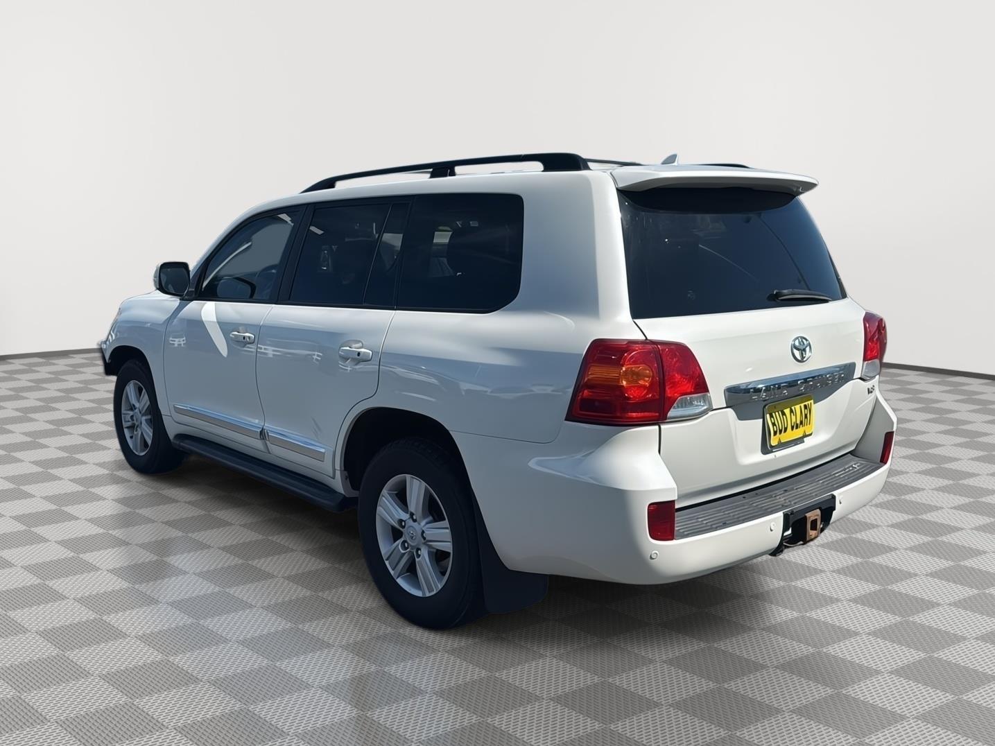 2013 Toyota Land Cruiser Base photo 3