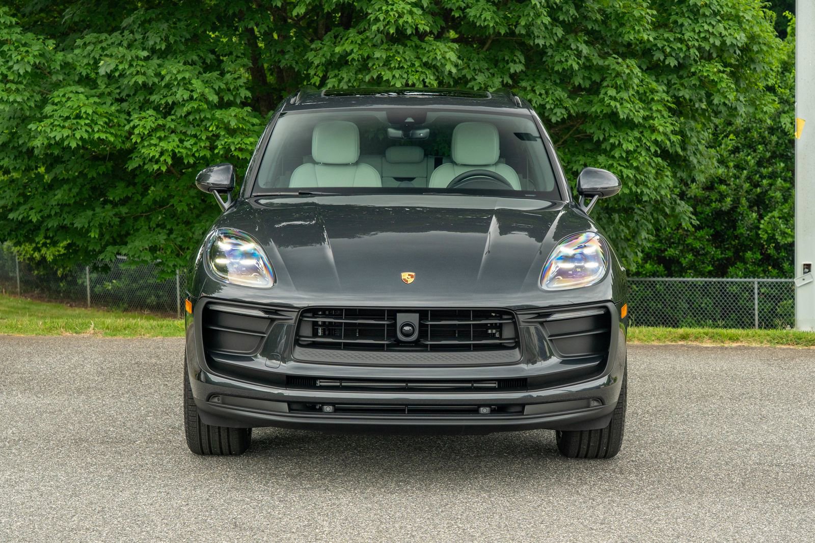 2025 Porsche Macan Base photo 9