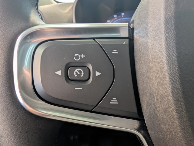 2023 Volvo XC40 Plus photo 19