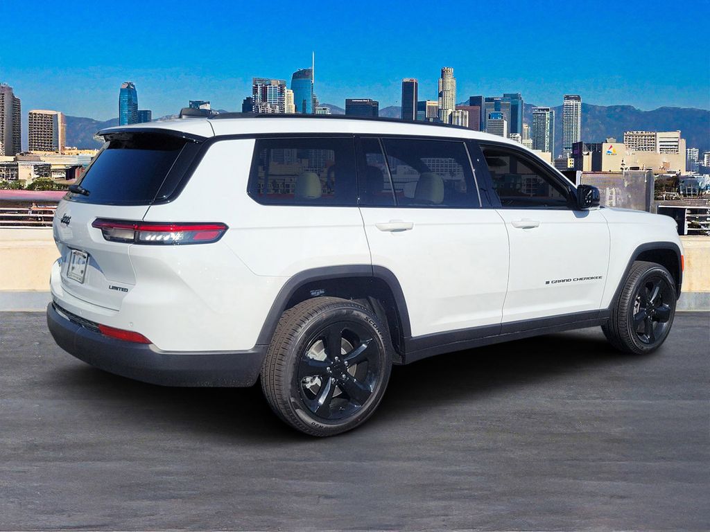 2025 Jeep Grand Cherokee Limited photo 3
