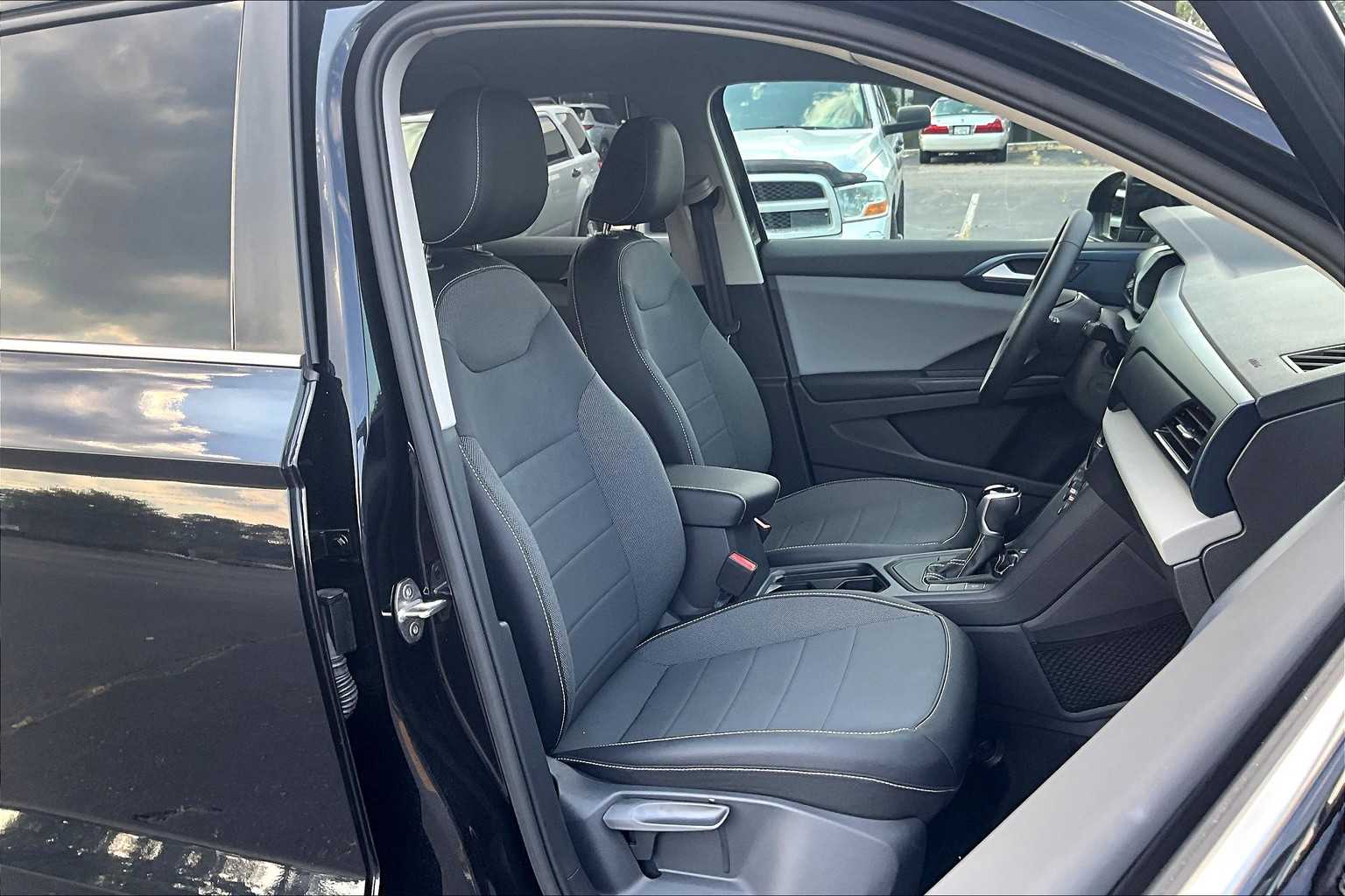 Image of Pre-Owned 2022 Volkswagen Taos SE