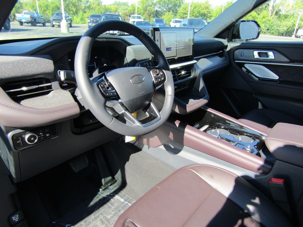 2025 Ford Explorer Platinum photo 8