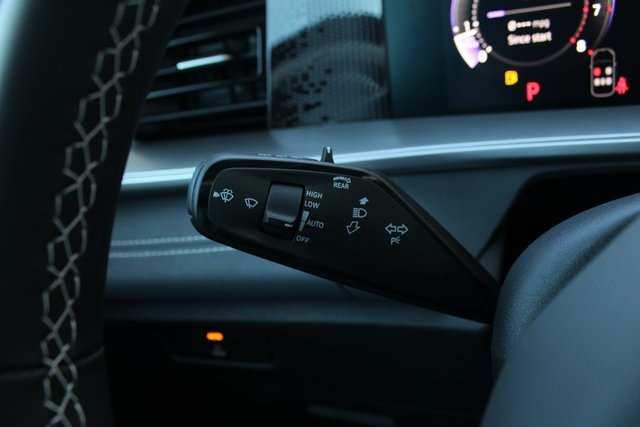 2026 Volkswagen Tiguan SE photo 2