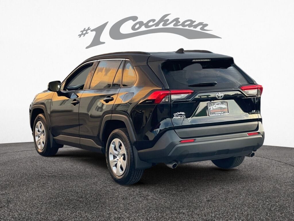 2019 Toyota RAV4 LE photo 3