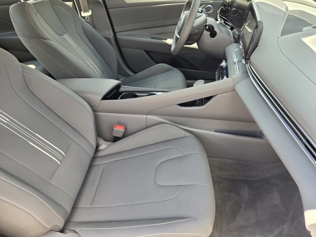 2024 Hyundai Elantra SEL Convenience photo 11