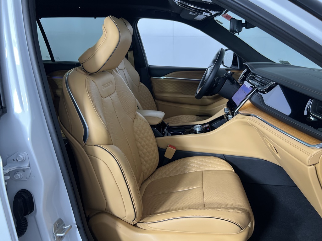 2024 Jeep Grand Cherokee L Summit Reserve photo 32