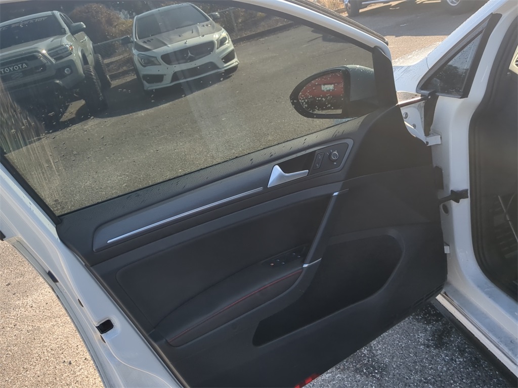 2019 Volkswagen Golf GTI SE photo 11