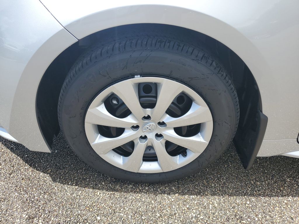 2025 Toyota Corolla LE photo 9